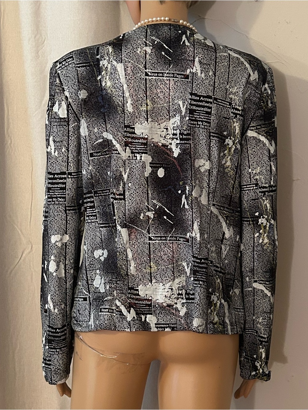 Joseph Ribkoff Women’s Size 12 B&W Newspaper Print Green Shoulder Padded Jacket - Picture 2 of 11